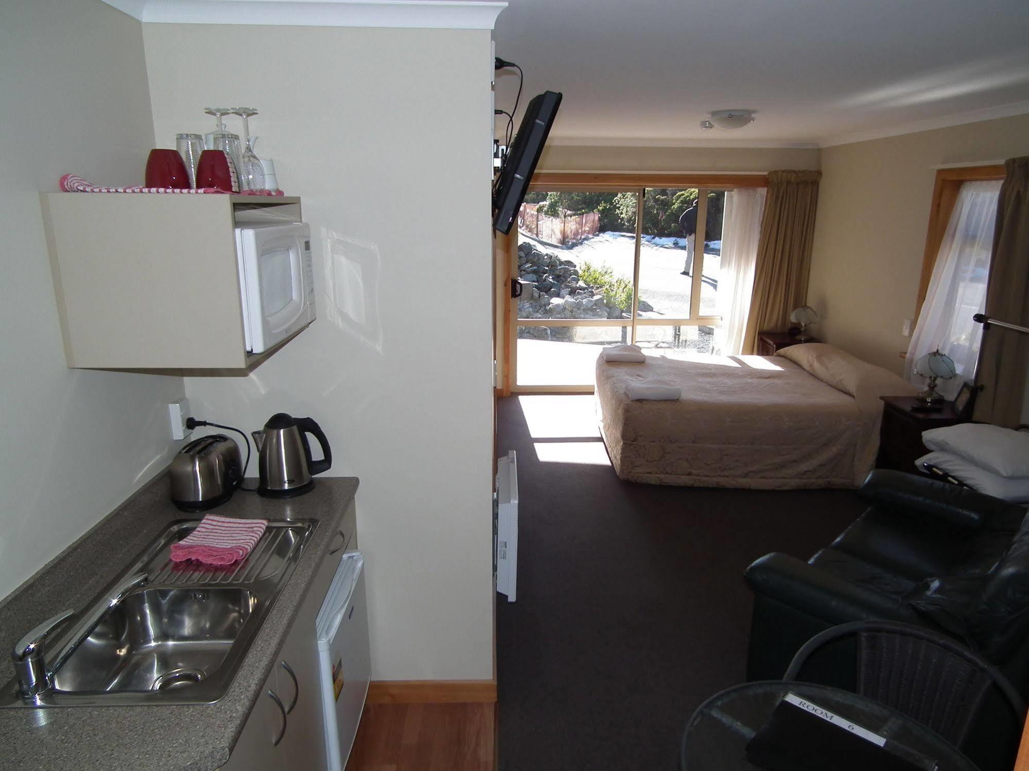 Aoraki Mount Cook Alpine Lodge מראה חיצוני תמונה